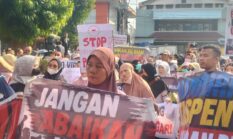 Ratusan Korban Bank Mandiri Taspen Purwokerto, Geruduk danTuntut Pembatalan Kredit Bermasalah
