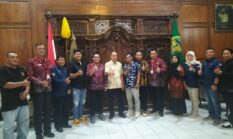 Panitia HUT Koperasi Banyumas Menghadap Bupati Sadewo Tri Lastiono