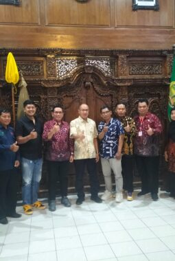 Panitia HUT Koperasi Banyumas Menghadap Bupati Sadewo Tri Lastiono