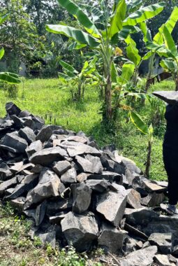 Dukung Mobilitas Warga, Satbrimob Polda Banten Revitalisasi Jembatan di Bayah