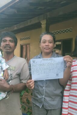 Dua Hari Setelah Viral, KK Endang Akhirnya Terbit; Bupati Turun Tangan, Camat Sidak Desa Temboro