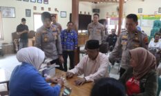 Senyum warga Penawangan warnai Bakti Sosial dan pelayanan Kesehatan gratis Polres Semarang.
