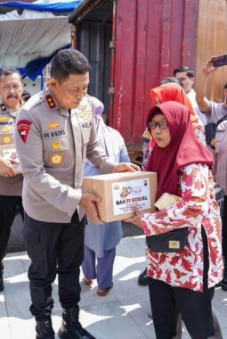 Kapolda Jateng Pimpin Puncak Bakti Kesehatan Hari Bhayangkara ke-80 di Tegal, Hampir Seribu Warga Nikmati Layanan Gratis