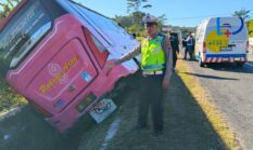 Bus Masuk Parit di Tol Bawen-Salatiga, Dua Penumpang Meninggal Dunia.