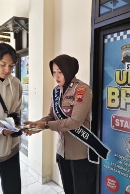 Polantas Menyapa: Satlantas Karanganyar Berikan Edukasi Administrasi Kendaraan, Permudah Layanan BPKB, Mutasi, dan Balik Nama