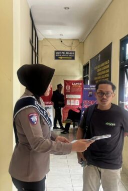 Polantas Menyapa Berikan Pendampingan Pengurusan BPKB Hilang, Satlantas Karanganyar Pastikan Pelayanan Mudah dan Transparan