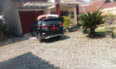 Mobil Dinas di Halaman Rumah Dinas Camat Sumbang Banyumas Dipakai Jemur Bantal dan Guling, Tuai Perhatian Warga