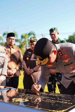 Kapolda Jateng Kukuhkan Peningkatan Tipe Polresta Batang, Tegaskan Peningkatan Status Harus Diiringi Pelayanan yang Semakin Profesional dan Responsif