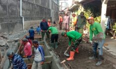 Anggota Satgas TMMD, Ormas, Linmas & Masyarakat Tancap Gas Kerjakan Pembongkaran Begesteng dan Pemerataan Tanah