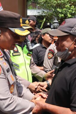 Massa Gelar Aksi Damai di DPRD Kudus, Kapolres Apresiasi Penyampaian Aspirasi yang Tertib