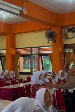 Satlantas Polres Wonogiri Edukasi Pelajar SMK N 1 Wonogiri, Tanamkan Budaya Tertib Berlalu Lintas Sejak Dini