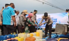 Dua Bulan kesulitan air bersih, Polres Semarang Salurkan 60 Ribu Liter Air Bersih untuk Warga Kemitir.