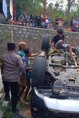 Fortuner Terguling ke Jurang Sedalam 3 Meter di Wonogiri, Polri Bantu Evakuasi Korban