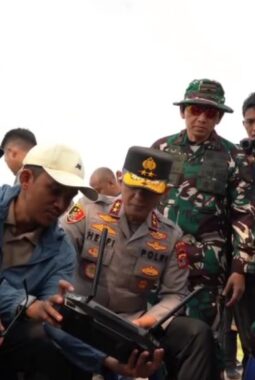 Instruksi Presiden, Tim Alfa TNI Terjun dari Udara Buru Titik Panas Padamkan Bara Karhutla Way Kambas