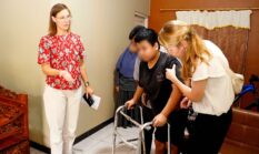 Kolaborasi Internasional — WFH Kunjungi Pasien Hemofilia, Dokter HOA RSUD Banyumas Dampingi Pemberian Terapi