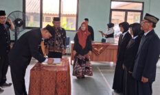 Rotasi Perangkat Desa Kembaran: Tiga Pejabat Resmi Dilantik, Mengisi Kekosongan Sekretaris Desa